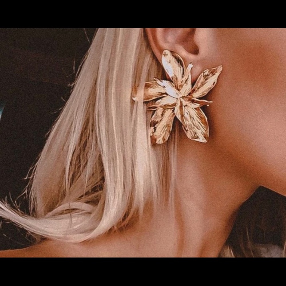 Star leaf shaped statement good studs